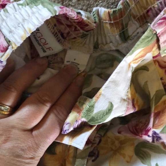 Shorts - Picture 3 of 4